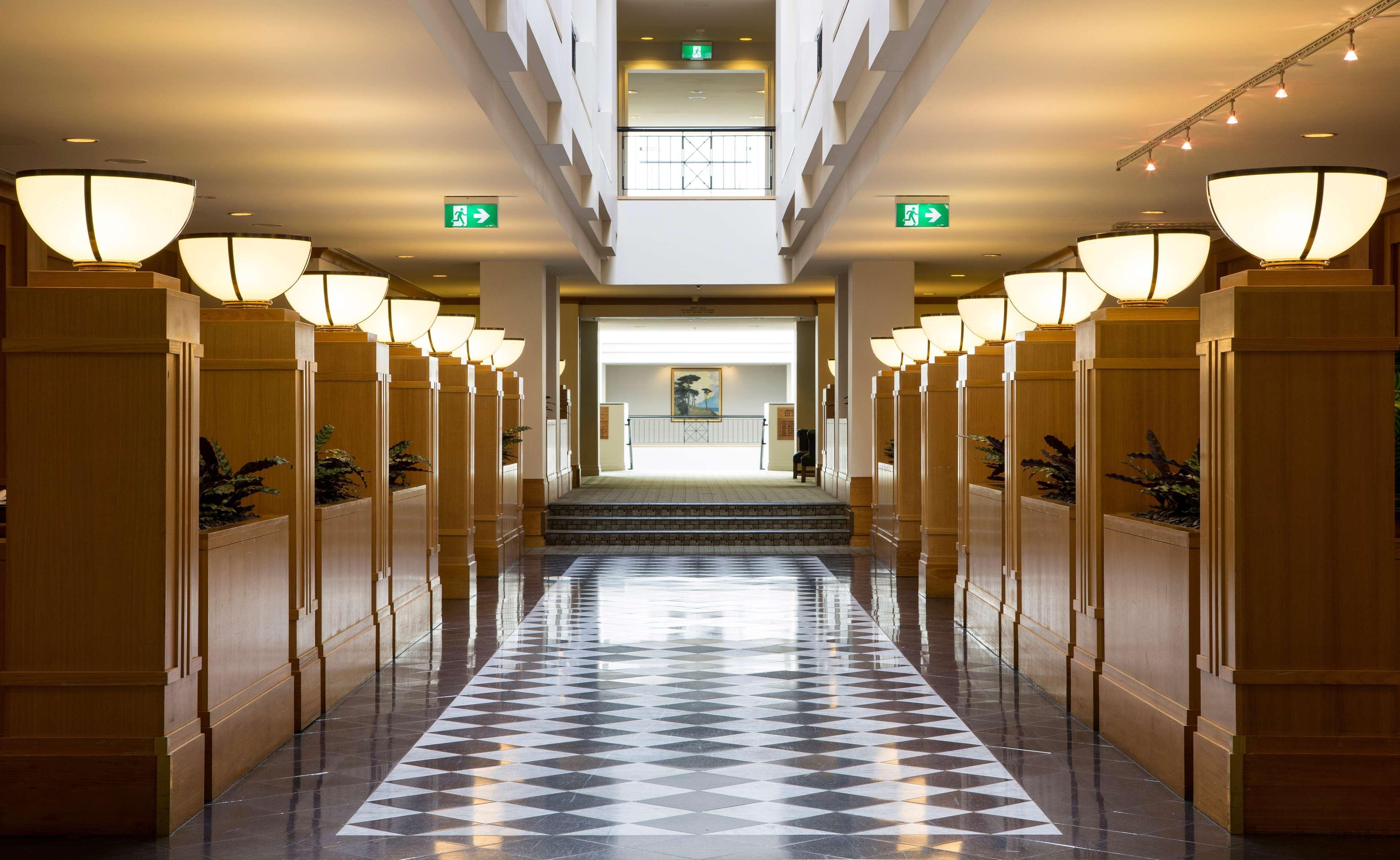 Hyatt Hotel Canberra - A Park Hyatt Hotel Luaran gambar The interior of the hotel