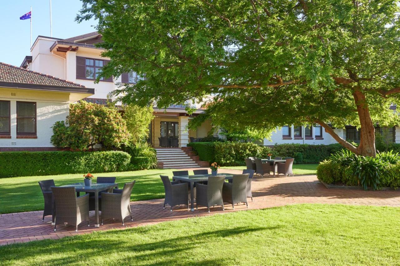 Hyatt Hotel Canberra - A Park Hyatt Hotel Luaran gambar The grounds of the Governor's residence